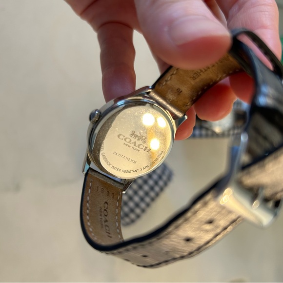 Women’s Coach Watch studded with heart star and circle studs - Picture 5 of 7